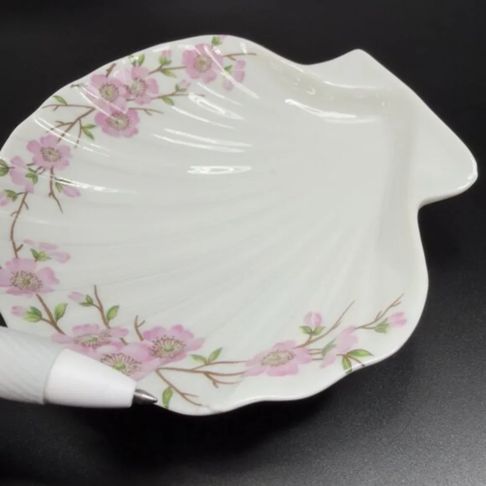 Porcelaine de Paris France Porcelain Shell Shaped Dish Plate Trinket Holder READ